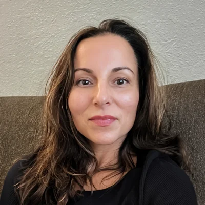 Portrait of Hillary, a Frankum Chiropractic team member.